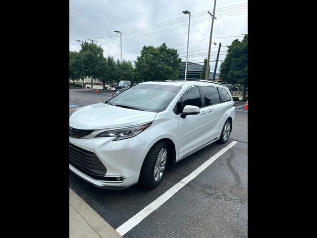 2022 Toyota Sienna Platinum