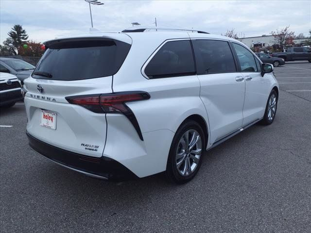 2022 Toyota Sienna Platinum