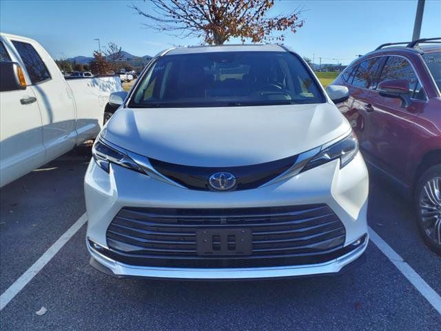 2022 Toyota Sienna Platinum