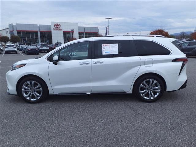 2022 Toyota Sienna Platinum