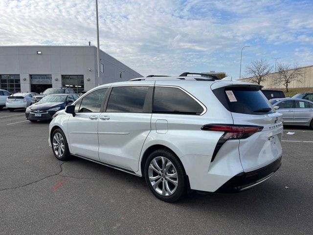 2022 Toyota Sienna Platinum