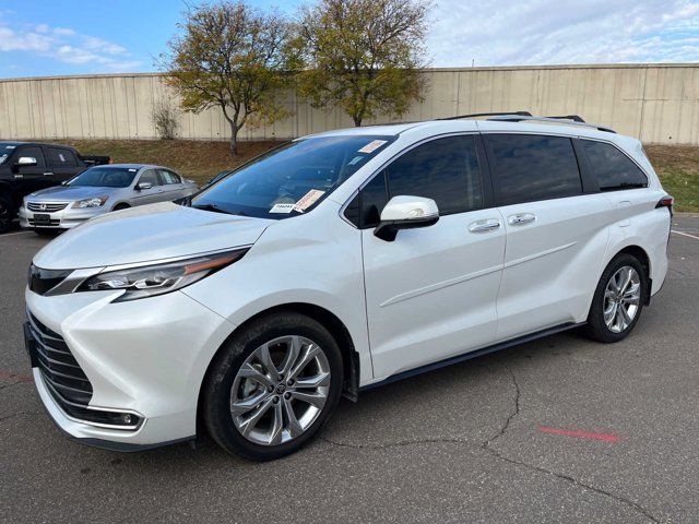 2022 Toyota Sienna Platinum