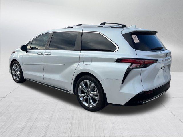 2022 Toyota Sienna Platinum