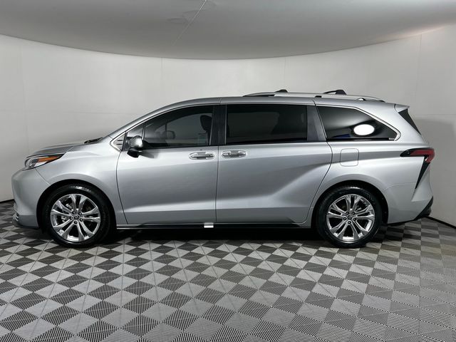 2022 Toyota Sienna Platinum