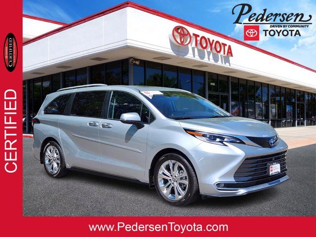 2022 Toyota Sienna Platinum