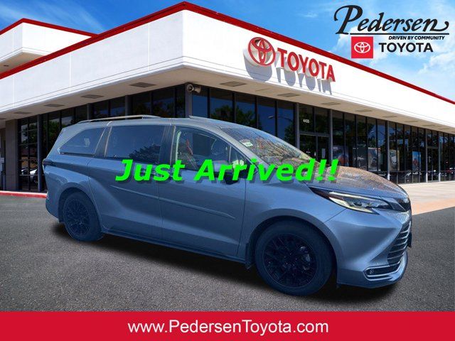 2022 Toyota Sienna Platinum