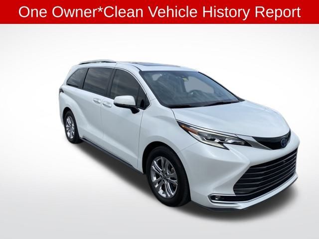 2022 Toyota Sienna Platinum