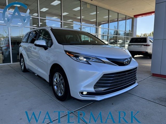 2022 Toyota Sienna Platinum