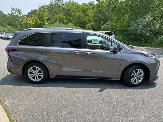 2022 Toyota Sienna Platinum