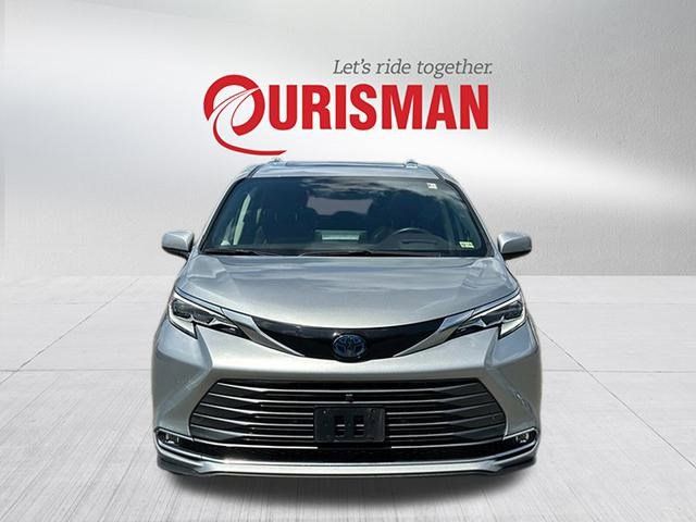 2022 Toyota Sienna Platinum