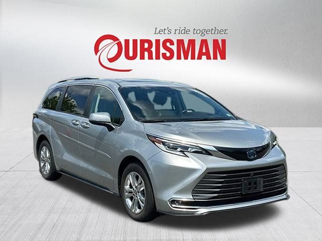 2022 Toyota Sienna Platinum
