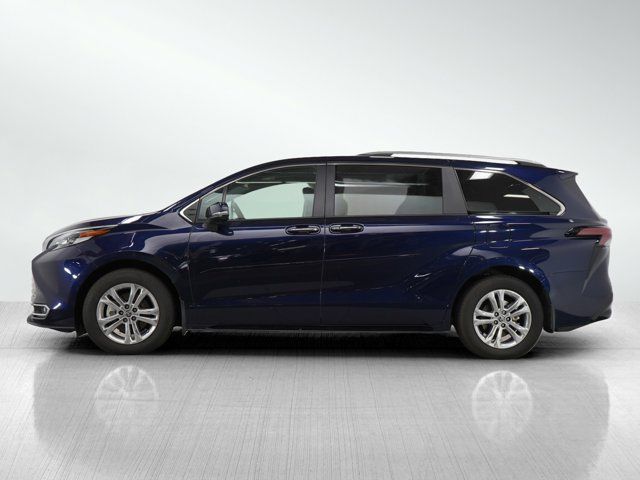 2022 Toyota Sienna Platinum