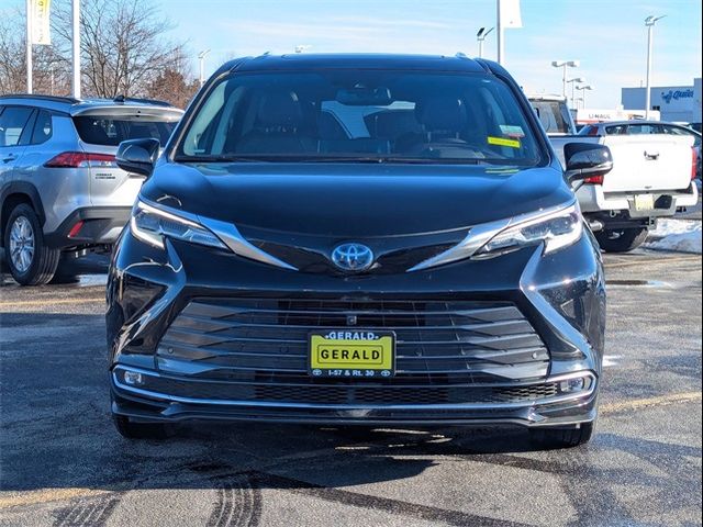 2022 Toyota Sienna Platinum