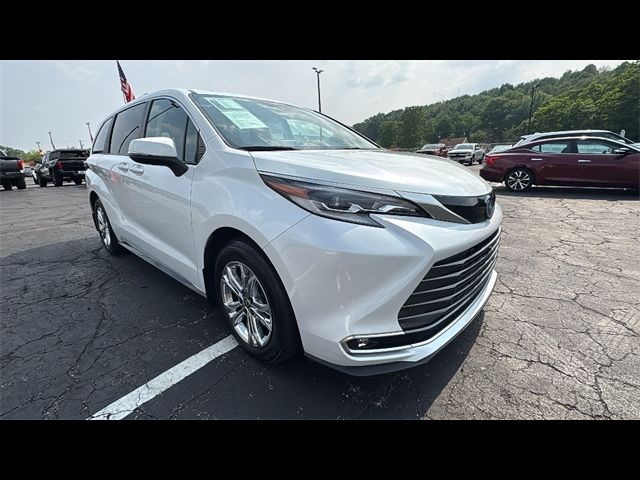 2022 Toyota Sienna Platinum