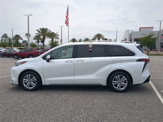 2022 Toyota Sienna Platinum