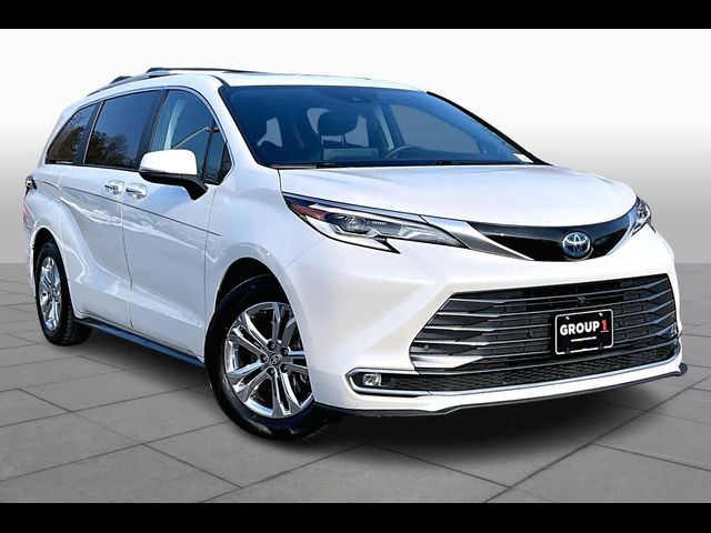 2022 Toyota Sienna Platinum