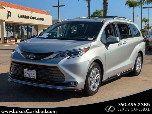 2022 Toyota Sienna Platinum