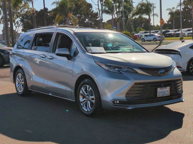 2022 Toyota Sienna Platinum