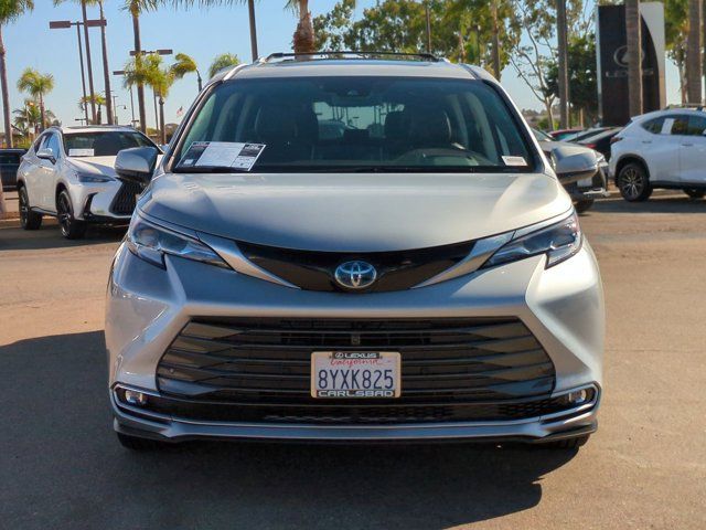 2022 Toyota Sienna Platinum