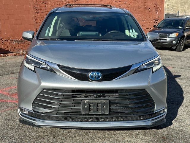 2022 Toyota Sienna Platinum