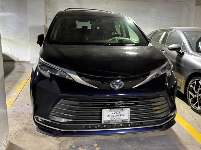 2022 Toyota Sienna Platinum
