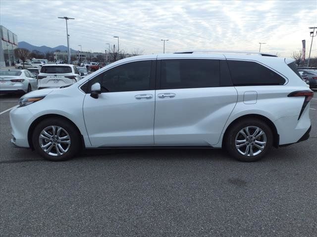 2022 Toyota Sienna Platinum