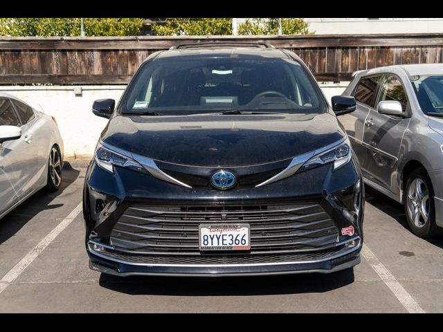 2022 Toyota Sienna Platinum