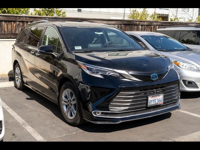 2022 Toyota Sienna Platinum