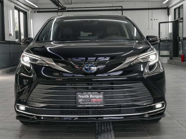 2022 Toyota Sienna Platinum