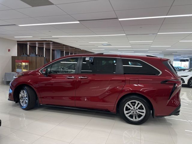 2022 Toyota Sienna Platinum