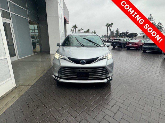 2022 Toyota Sienna Platinum