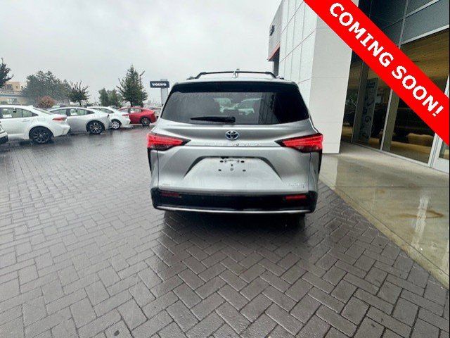 2022 Toyota Sienna Platinum