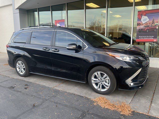 2022 Toyota Sienna Platinum