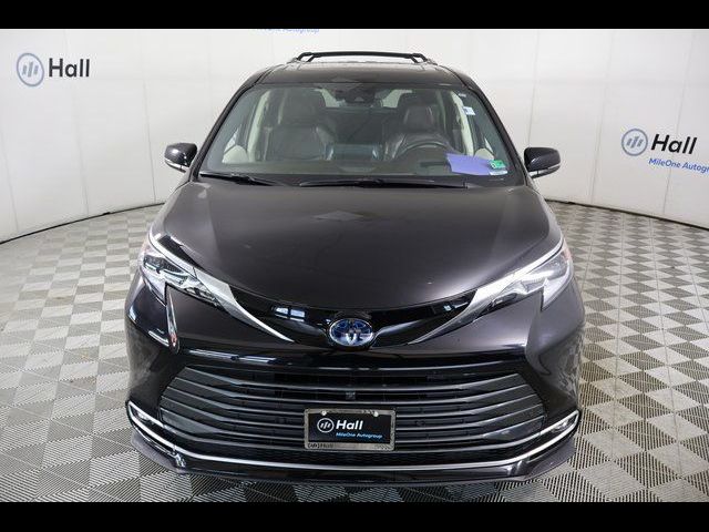 2022 Toyota Sienna Platinum
