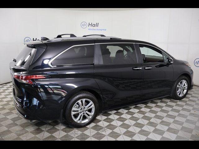 2022 Toyota Sienna Platinum