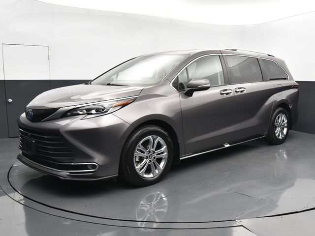 2022 Toyota Sienna Platinum