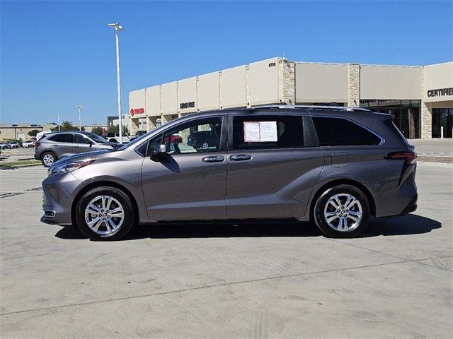 2022 Toyota Sienna Platinum