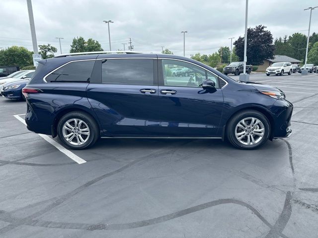 2022 Toyota Sienna Platinum