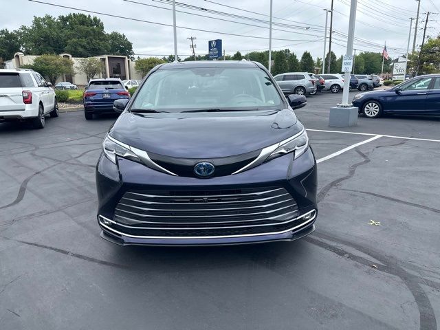 2022 Toyota Sienna Platinum