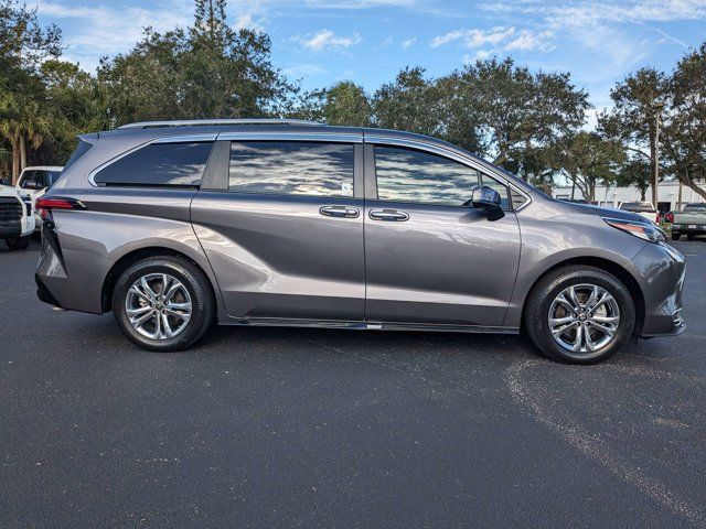 2022 Toyota Sienna Platinum