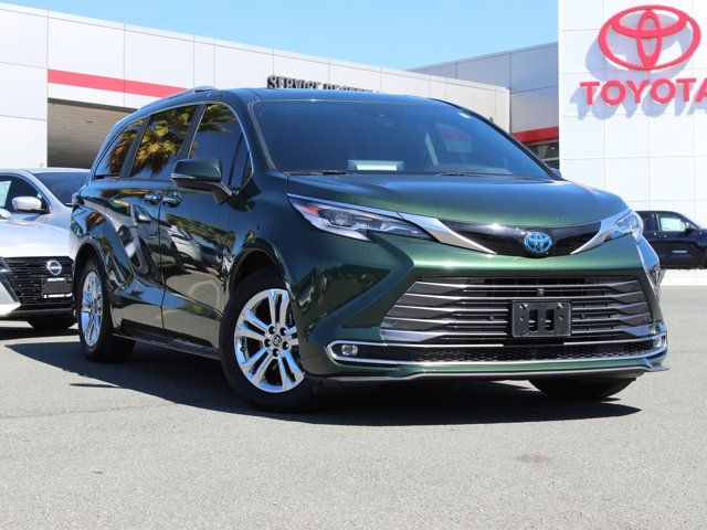 2022 Toyota Sienna Platinum