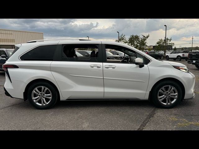 2022 Toyota Sienna Platinum