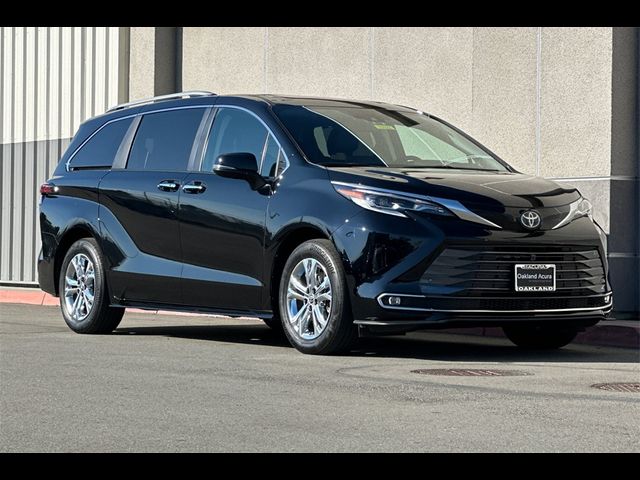 2022 Toyota Sienna Platinum