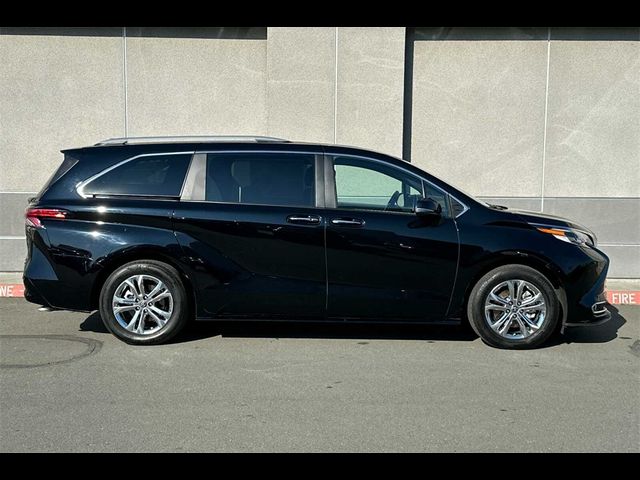 2022 Toyota Sienna Platinum