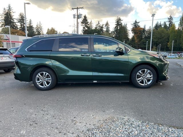 2022 Toyota Sienna Platinum