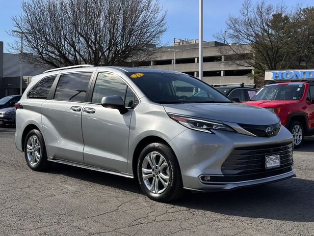 2022 Toyota Sienna Platinum