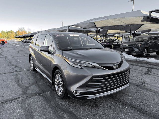 2022 Toyota Sienna Platinum