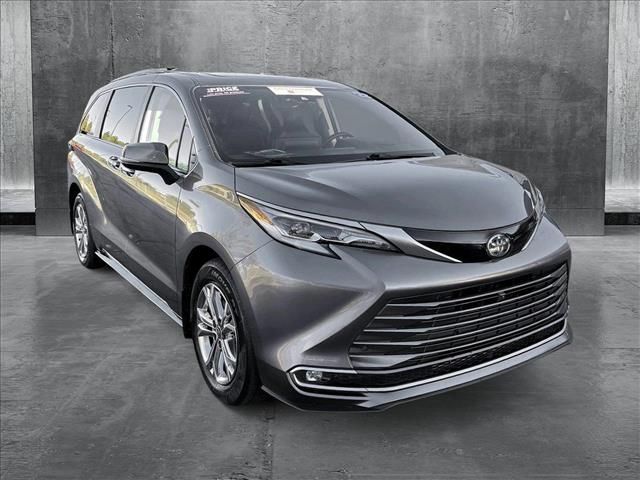 2022 Toyota Sienna Platinum