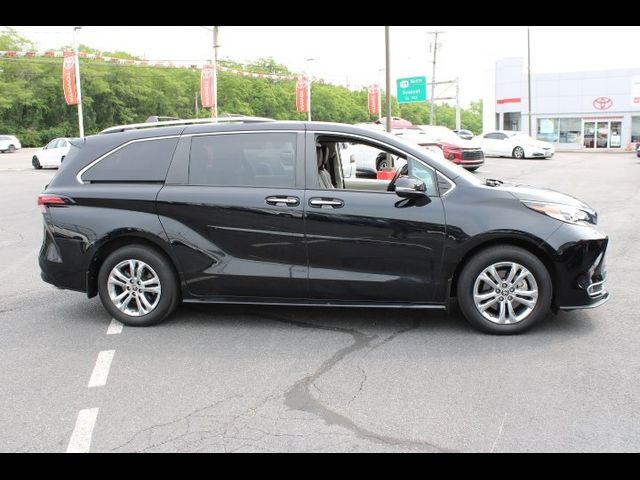 2022 Toyota Sienna Platinum