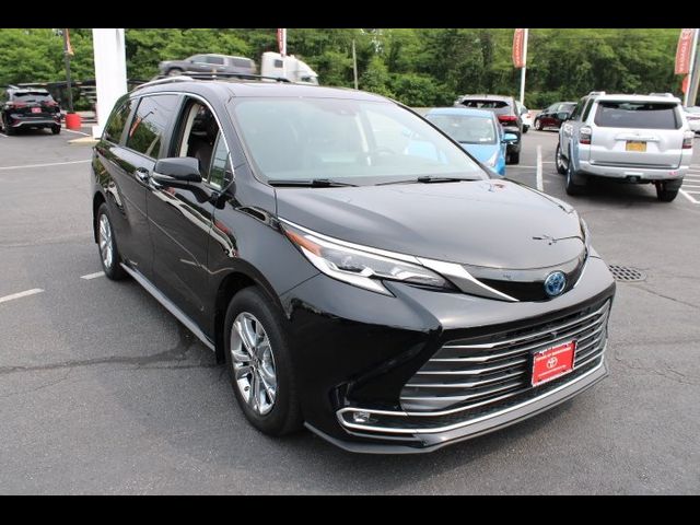 2022 Toyota Sienna Platinum